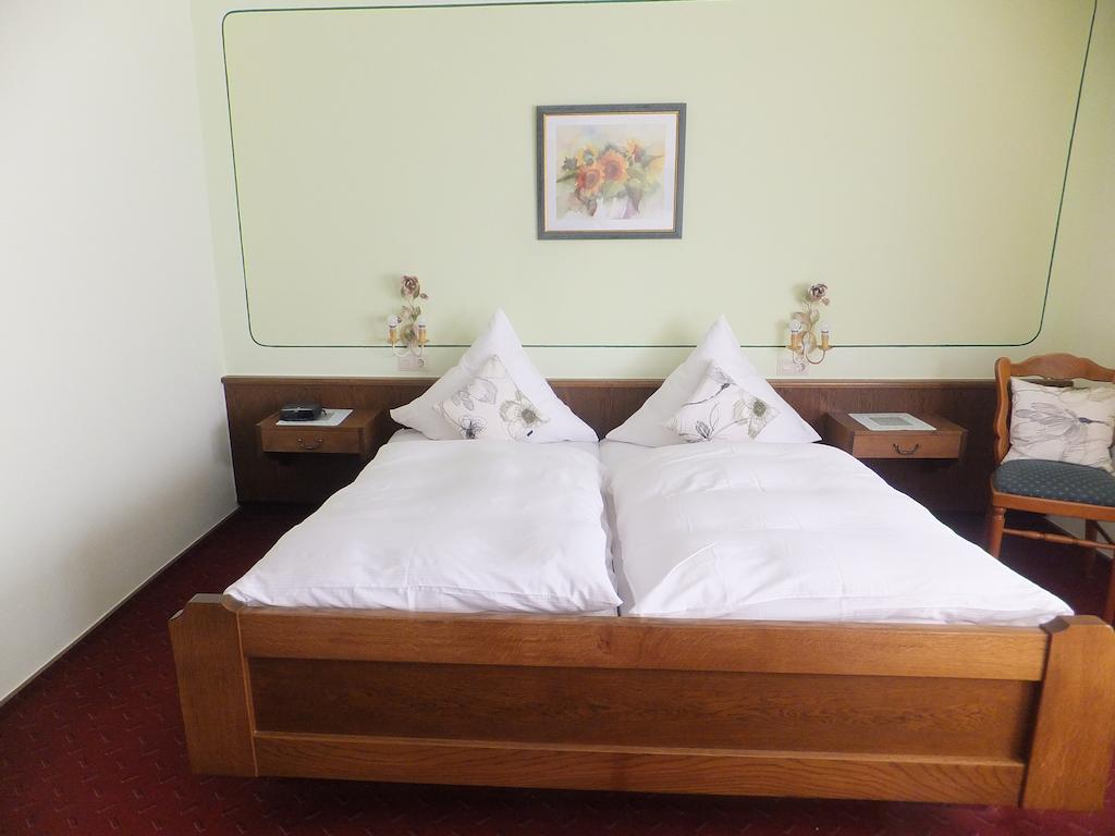 Weinhotel Hubertus Garni Klotten Ruang foto