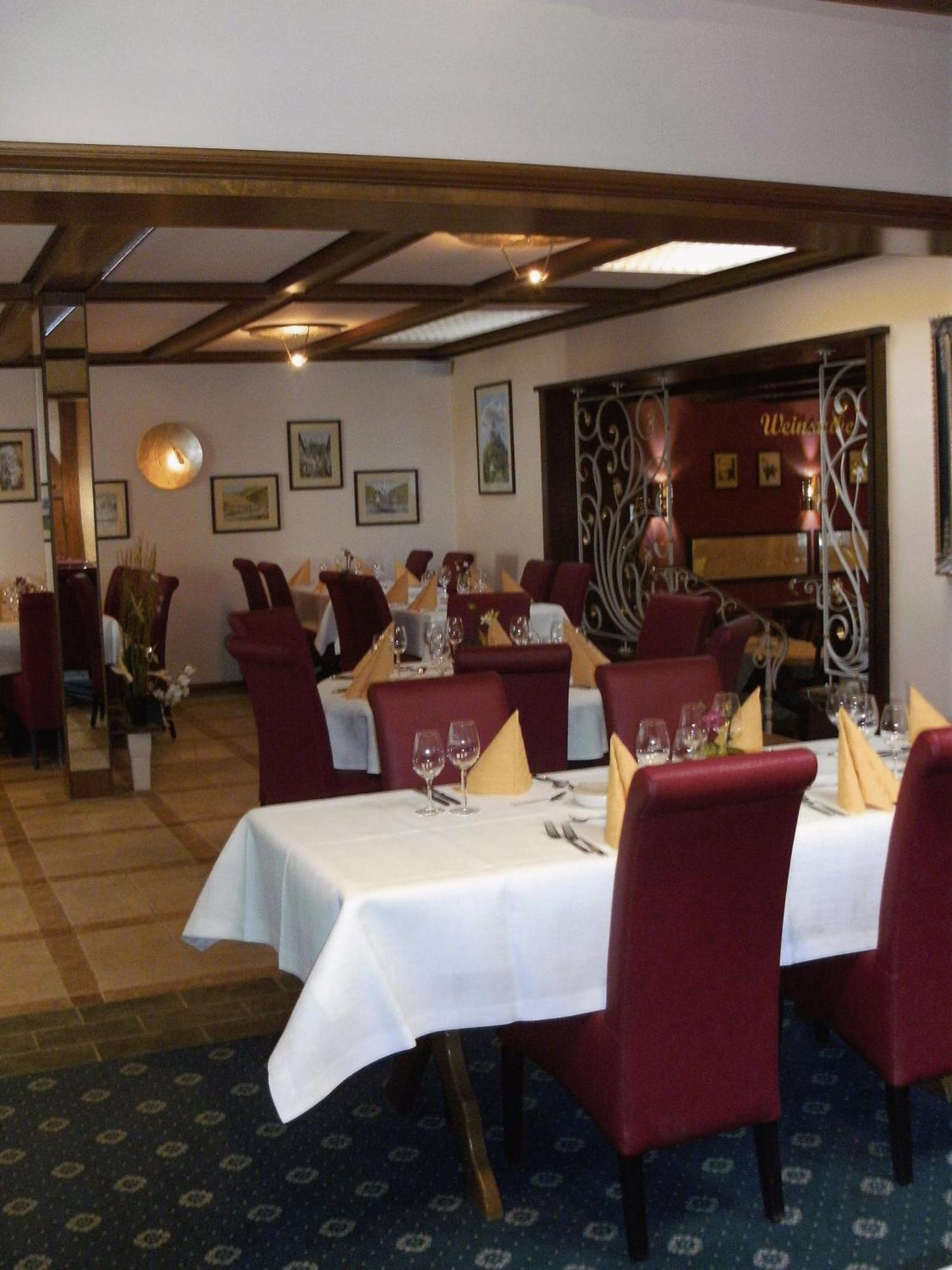 Weinhotel Hubertus Garni Klotten Bagian luar foto