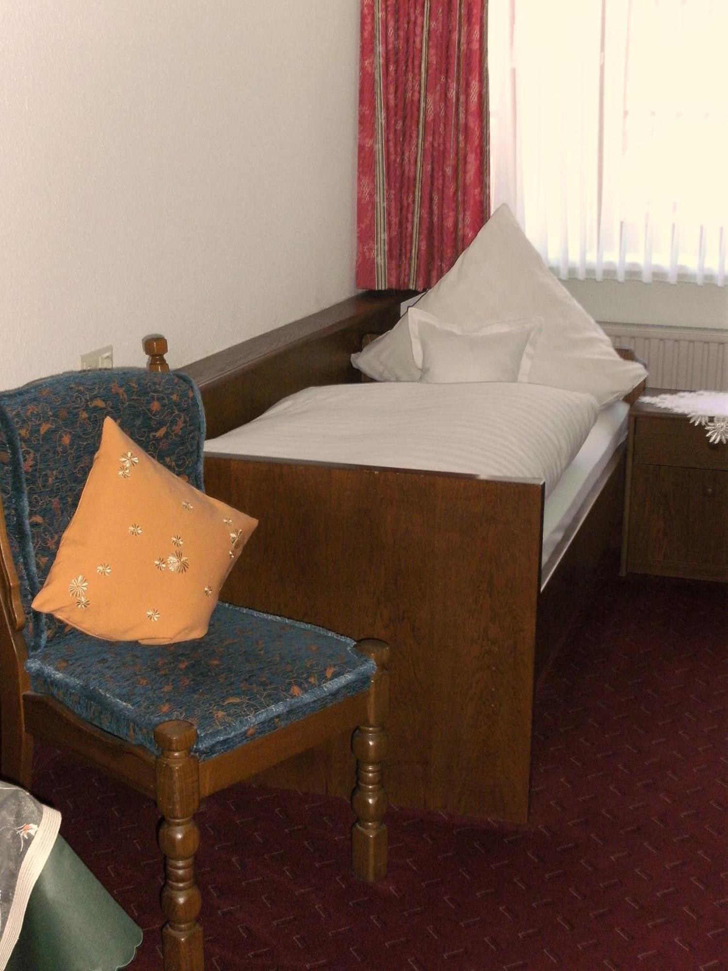 Weinhotel Hubertus Garni Klotten Bagian luar foto