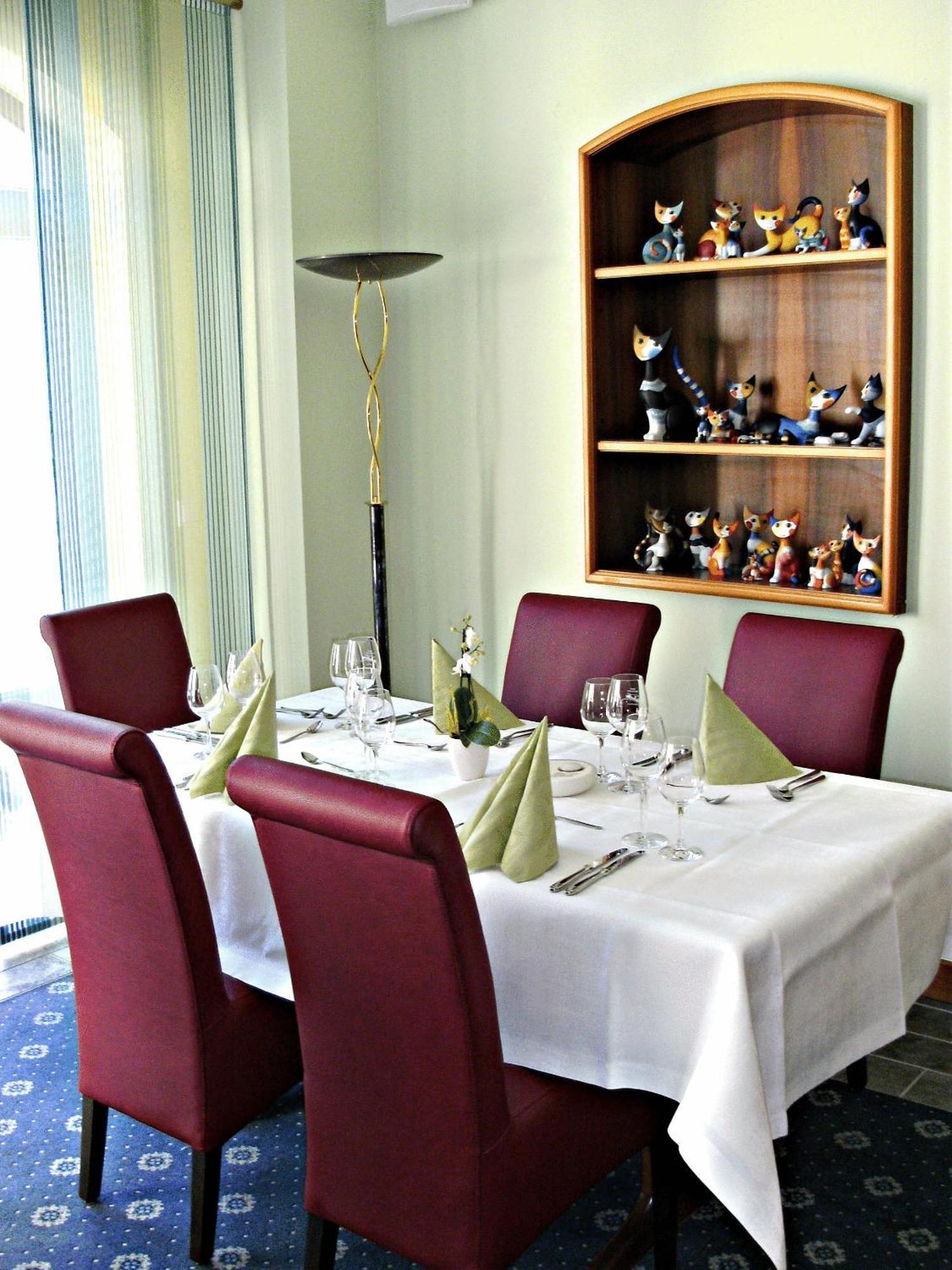 Weinhotel Hubertus Garni Klotten Bagian luar foto