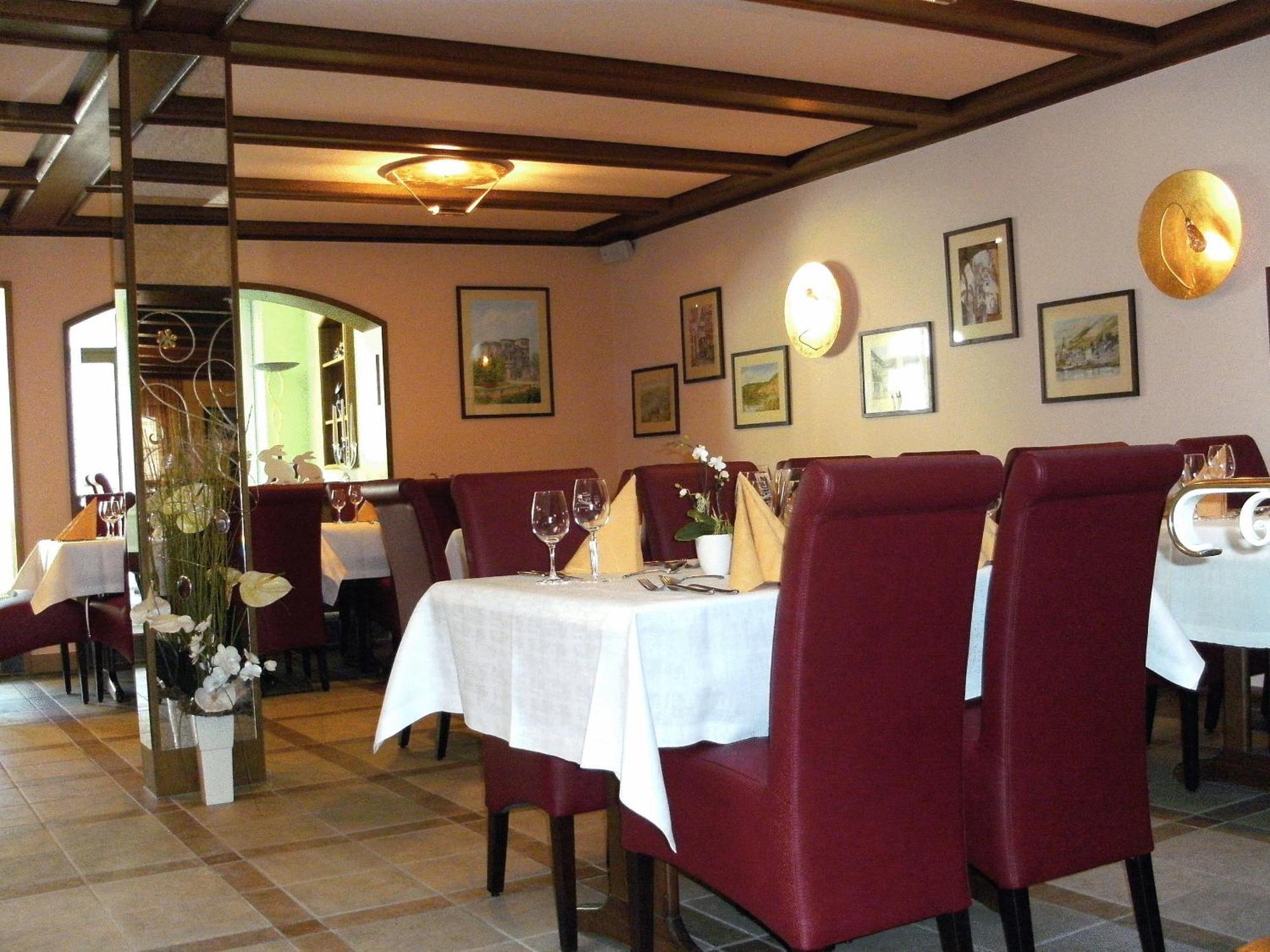 Weinhotel Hubertus Garni Klotten Bagian luar foto