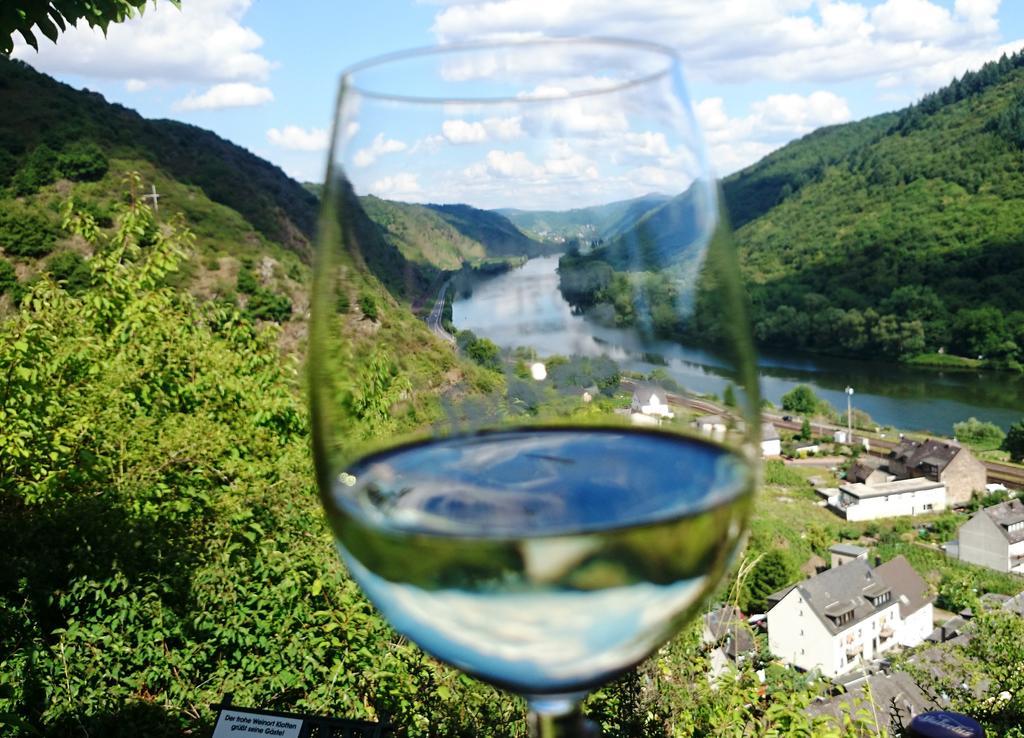 Weinhotel Hubertus Garni Klotten Bagian luar foto