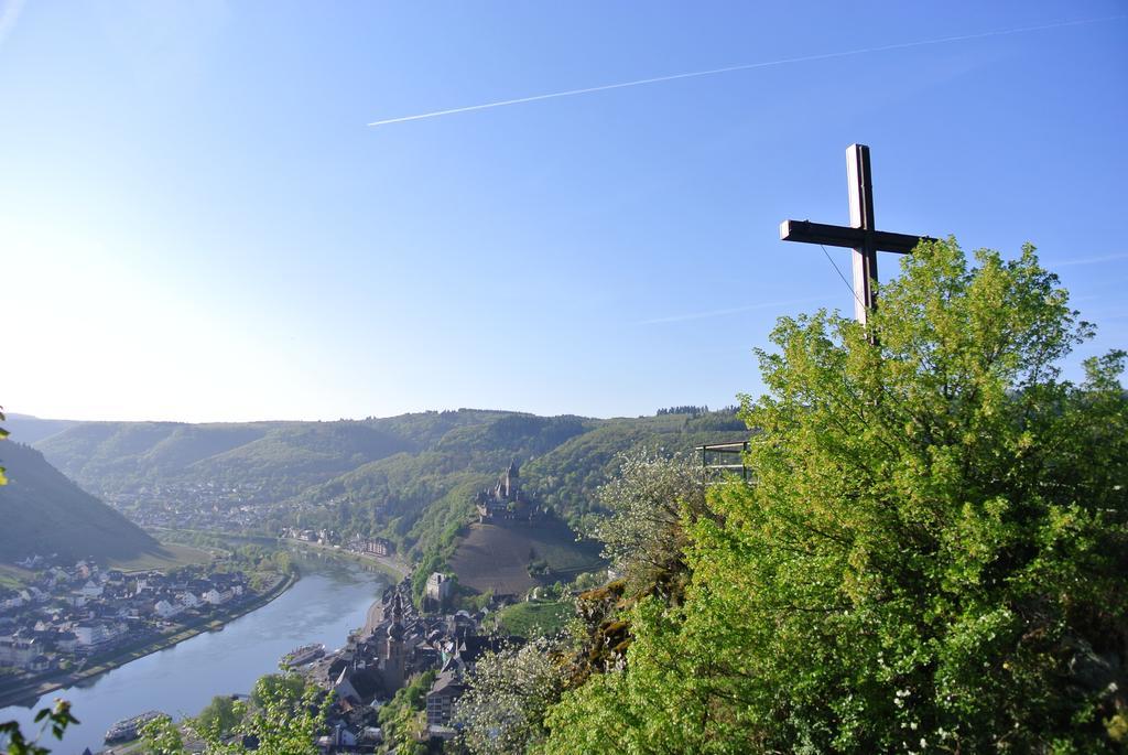 Weinhotel Hubertus Garni Klotten Bagian luar foto