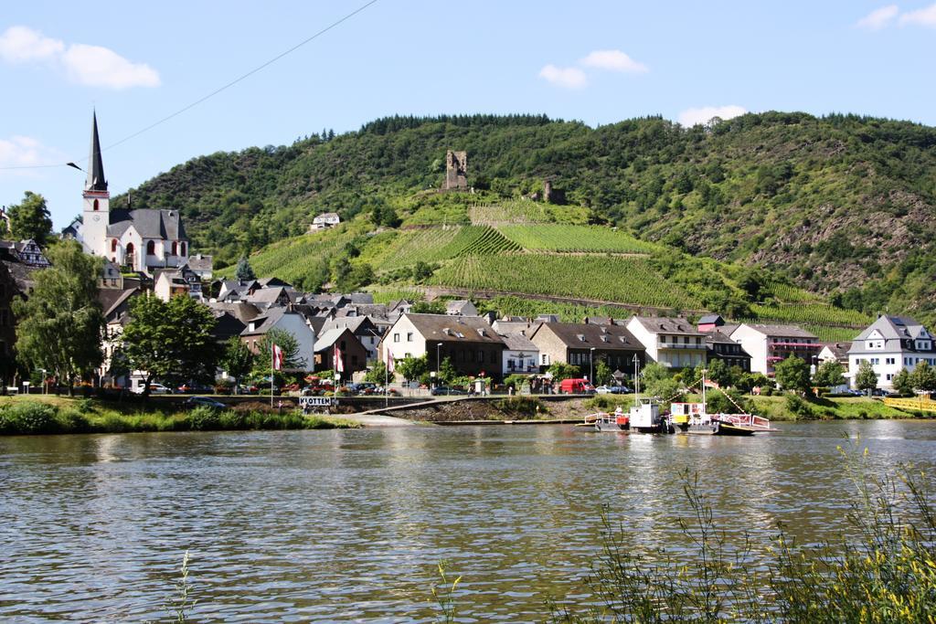 Weinhotel Hubertus Garni Klotten Bagian luar foto