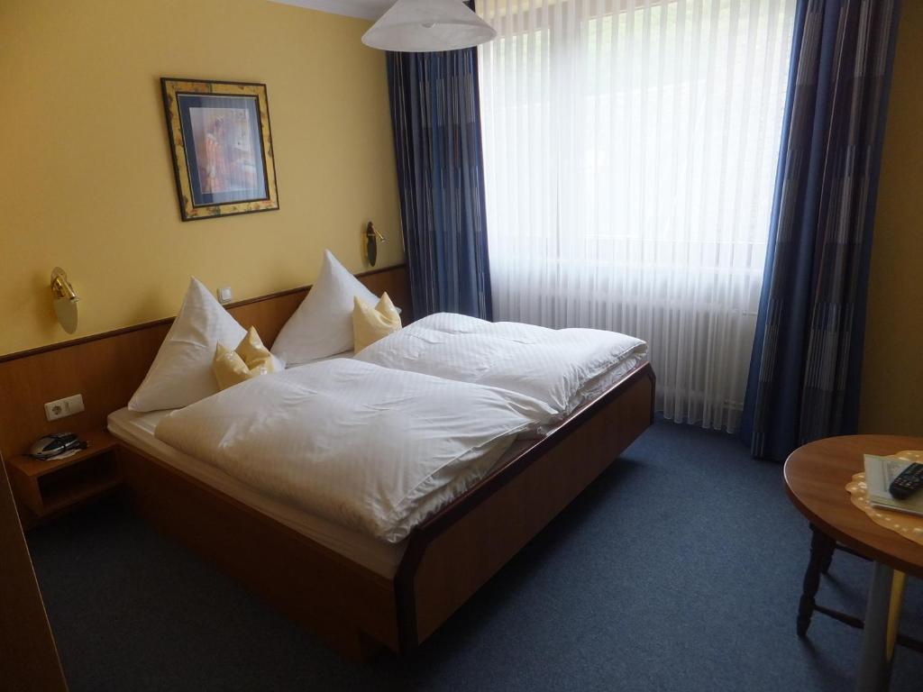 Weinhotel Hubertus Garni Klotten Ruang foto