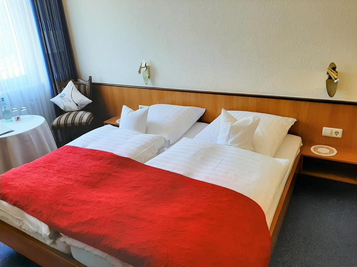 Weinhotel Hubertus Garni Klotten Bagian luar foto